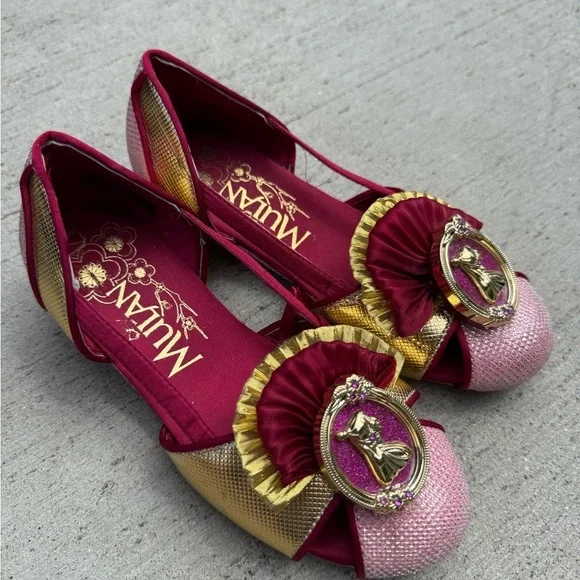 Disney Mulan Red and Pink Heels with Ornate Design - Picture 8 of 8
